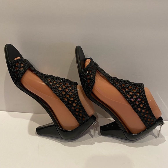 Donald J. Pliner Verona Leather Woven T-Strap Pumps Sandals Size 8.5 Narrow EUC - Picture 7 of 12